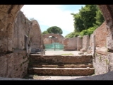 02955 ostia - regio v - insula v - terme dell'invidioso (v,v,2) - raum d - frigidarium - gesehen von der via del sole ri westen.jpg